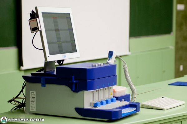 SOTE Transzplantációs és Sebészeti Klinika - ROTEM készülék kihelyezése